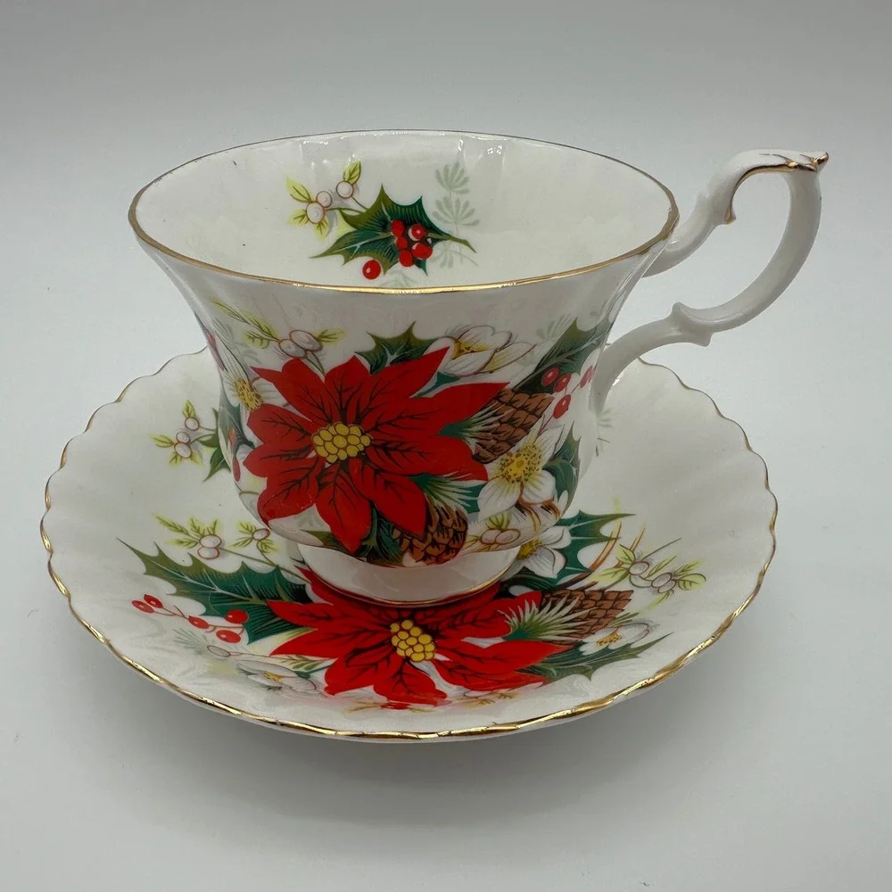 Royal Albert Yuletide Tea Cup Saucer Set Bone China England Poinsettia Christmas